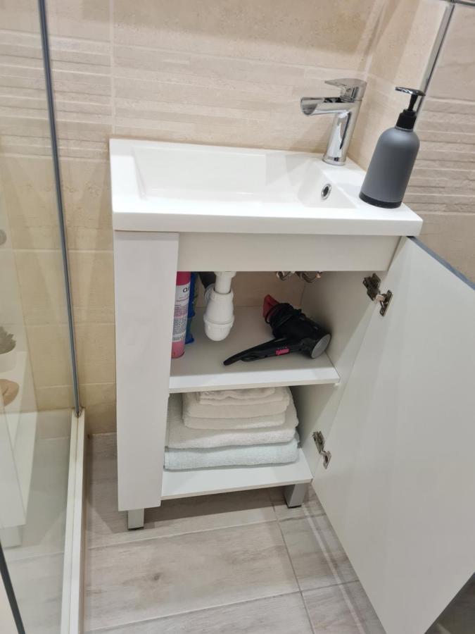 Appartement Vue Mer,Acces Direct Plage,Fibre,Clim,Parking Public Gratuit เลอบาร์กาแรส ภายนอก รูปภาพ